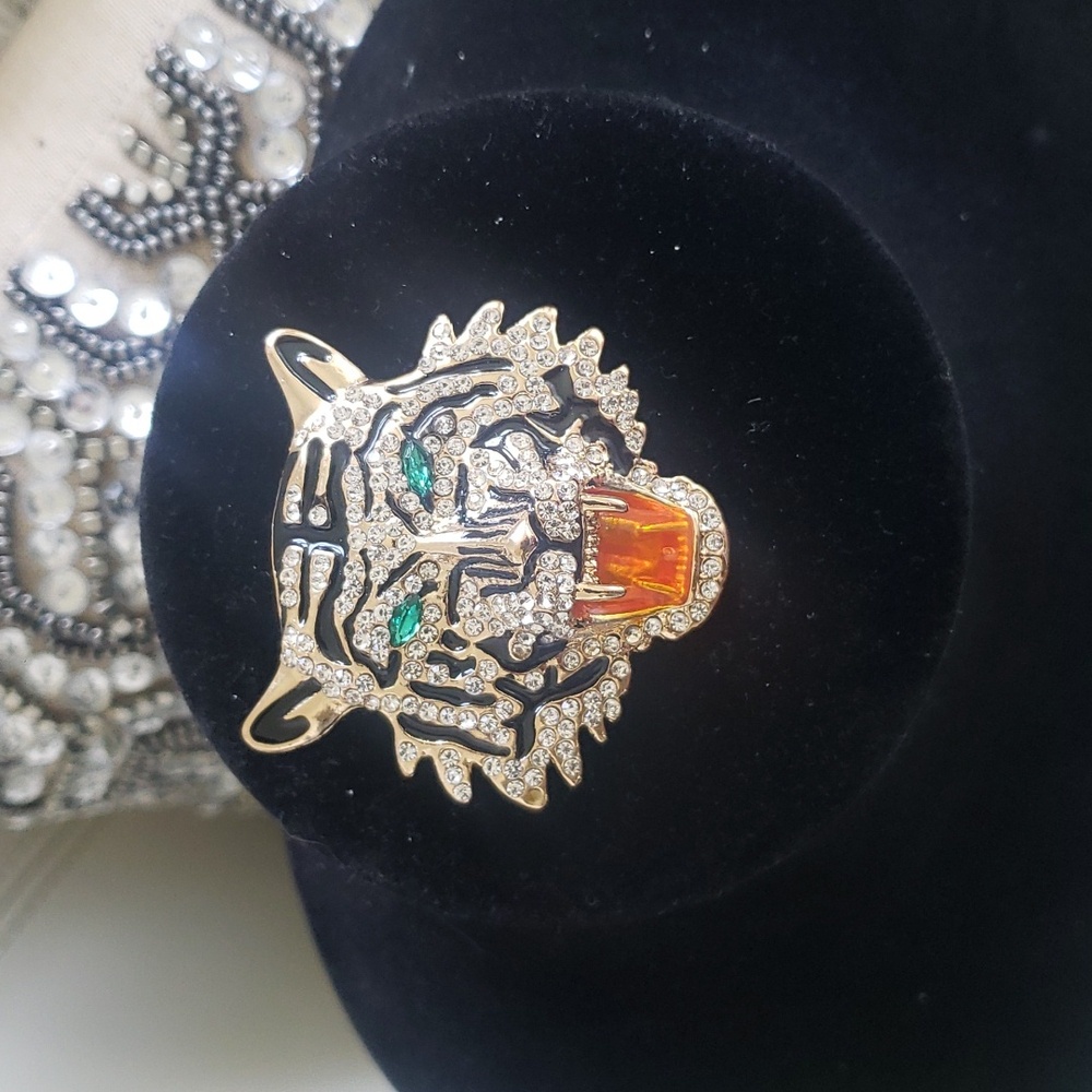 Brooch